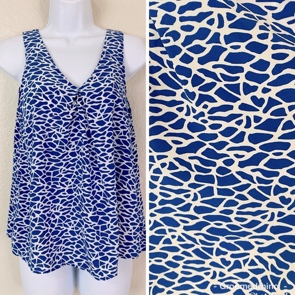Amour Vert Tops - Amour Vert Silk V-Neck Sleeveless Blouse Size XS